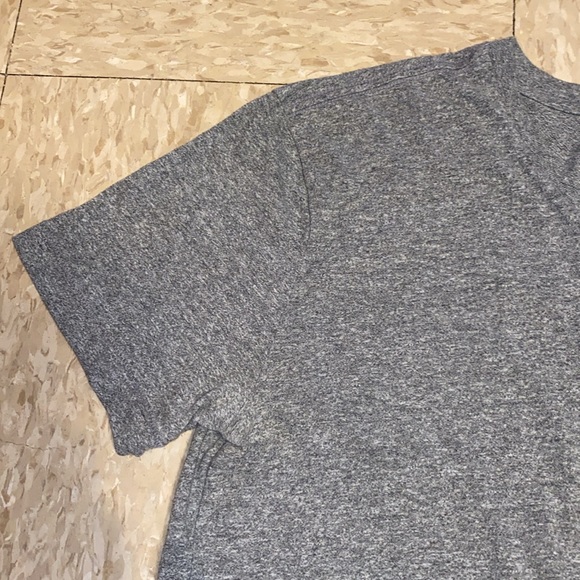 American Eagle Outfitters 🦅 Legend V-Neck T-Shirt in Heather Grey size Small - Picture 5 of 14